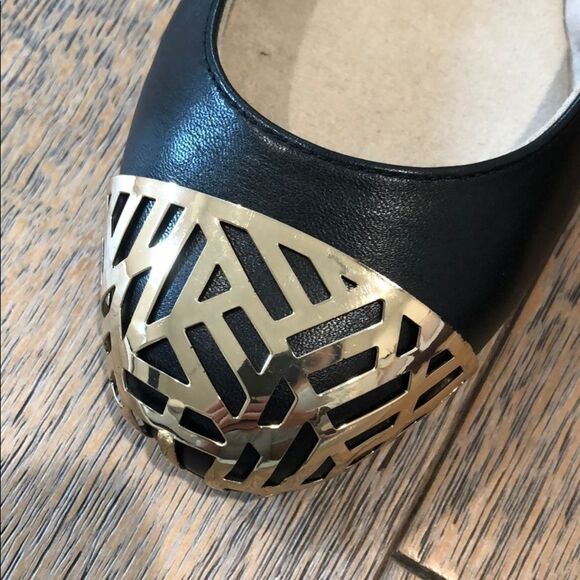 BCBG Black Leather Ballet Flats Gold Cap Toe Women’s Size 6.5 NEW - Picture 3 of 6